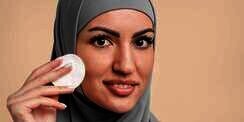Kulit Bersih dan Tak Kasar, 4 Langkah Pakai Micellar Water dengan Tepat