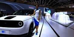 Adu Gaya SPG Cantik di GIIAS 2023, Bayarannya Ngalahin UMR Jakarta