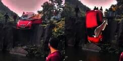 Detik-Detik Mobil 'Lompat' dari Tebing Air Terjun, Bocah Kecil di Dalam Teriak Histeris