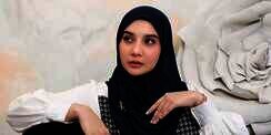Steal The Look, Classy Style Zaskia Sungkar di Depan Kapal 