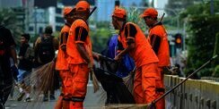 Pilih Kerja Biar Selalu Aktif, Petugas Cleaning Service Apartemen Ini Ternyata Miliarder Berpenghasilan Rp3 M Setahun