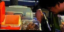 Orang Korea Dagang Cilok Keliling, Netizen: Kita `Jajah` Bangsa Lain Via Jajanan