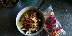 Mengapa Setiap Daerah di Indonesia Punya Soto Versinya Sendiri
