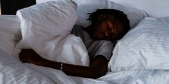 Penelitian Temukan Bahwa Cukup Tidur Benar-benar Bisa Bantu Mendongkrak Nilai