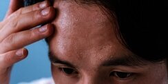 Kulit Berminyak di Cuaca Lembap: 5 Cara Mudah Kendalikan Minyak Berlebih dan Cegah Jerawat