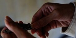 Sebelum Gunting Kuku Ditemukan, Bagaimana Manusia Purba Mengatasi Kuku Panjang?