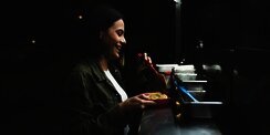 Apa yang Terjadi pada Tekanan Darah Jika Sering Makan Tengah Malam