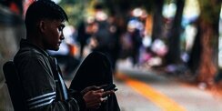 Mengapa Media Sosial Bisa Membuat Anda Sedih? Ini 5 Alasannya