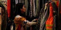 Thrifting Favorit Gen Z, Tonjolkan Personal Style dan Ekonomi Sirkular