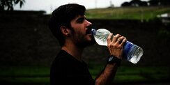 Air Dingin atau Suhu Ruang, Mana yang Lebih Baik untuk Kesehatan?