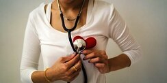 4 Tanda Awal Penyakit Jantung pada Perempuan yang Sering Dianggap Sepele