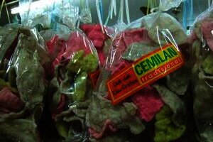 Tak `Semiskin` Namanya, Kerupuk Melarat Khas Cirebon Tetap Hits di Era Modern