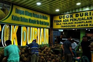 Sensasi Menikmati Durian Langsung di Kedai Ucok Medan, Nggak Enak Bisa Diganti