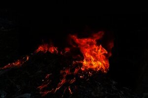 Sampah Dibakar, Mikroplastik di Udara Mengintai