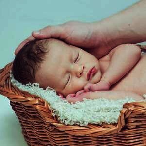 Mengenal Sindrom Kepala Datar Pada Bayi, Ini Penyebab dan Cara Mengatasinya