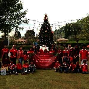 Merayakan 50 Tahun dengan Makna, Kartika Sari Berbagi Kebahagiaan Natal Bersama Anak-anak SOS