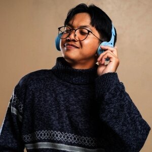 Dengarkan Musik yang Tenang Saat Makan, Studi Ungkap Pengaruhnya pada Pilihan Makanan