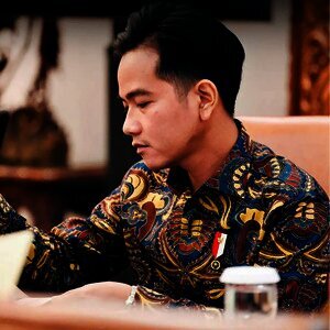 MK Sudah Putus, Drama Ijazah Gibran Belum Tamat