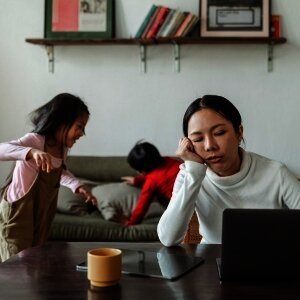 Burnout Orang Tua Bisa Memicu Pengasuhan yang Keras, Kenali Tanda-Tandanya Sejak Dini