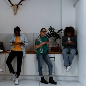6 Pelajaran Hidup Gen Z yang Perlu Dipelajari Oleh Generasi yang Lebih Tua, Bantu Hidup Lebih Tenang