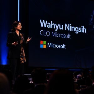 Bisa Nggak Wahyu Ningsih Jadi CEO Microsoft?