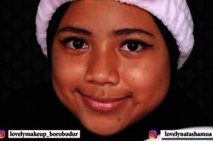 MUA Cilik Memakai Eyeliner