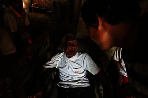 Keseharian Mbah Ghoto, Kakek Sepuh Tertua di Dunia