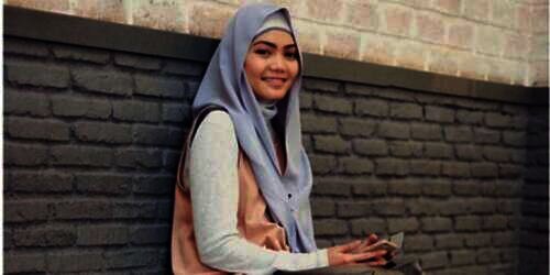 Memutuskan Berhijab, Rina Nose Hapus Foto Lama