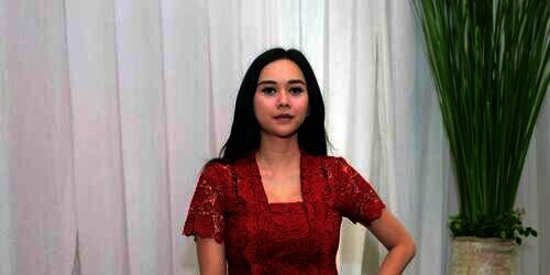 Mesra Bareng Pria, Inikah Kekasih Baru Aura Kasih?