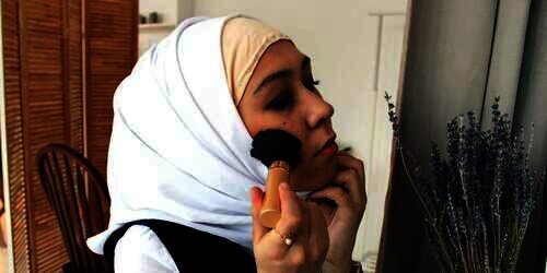 5 Rahasia Membuat Foundation Tahan Lama