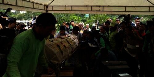 pemakaman Laila Sari