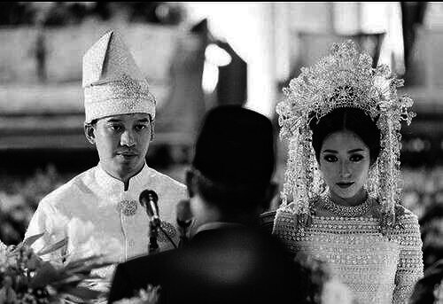 Rosalindynata Gunawan dan Aga Bakrie