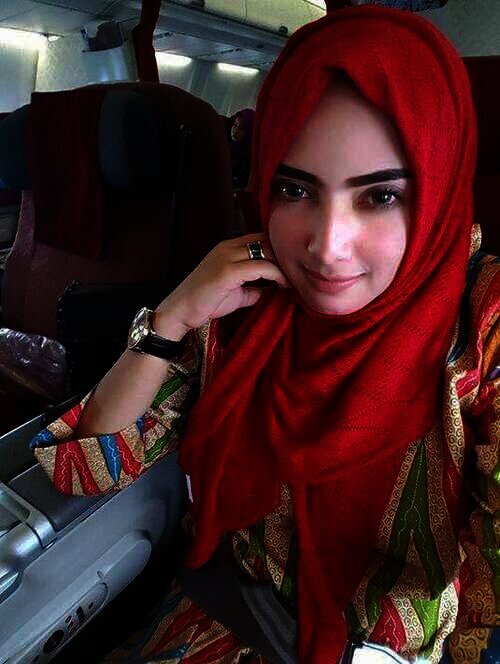Yulia Mochamad, Istri Ketiga Opick yang Cantik dan Modis