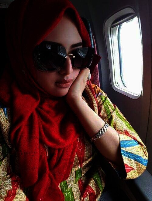 Yulia Mochamad, Istri Ketiga Opick yang Cantik dan Modis