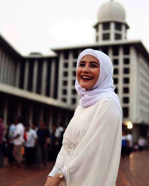 prilly latuconsina kaftan