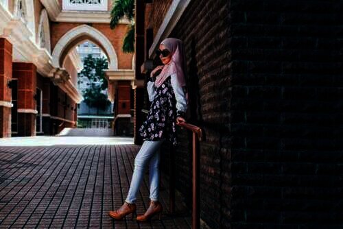 Pose Outfit Of The Day (OOTD)