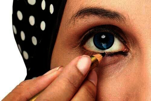 Makeup untuk mata sipit