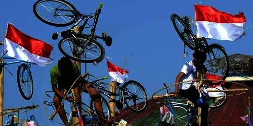 Lomba panjat pinang
