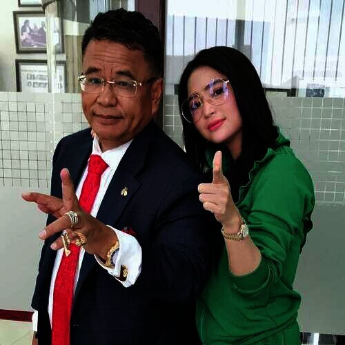 Dewi Perrsik dan Hotman