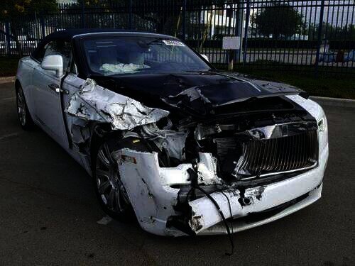 Rolls Royce ini ringsek dan laku dengna harga mahal.