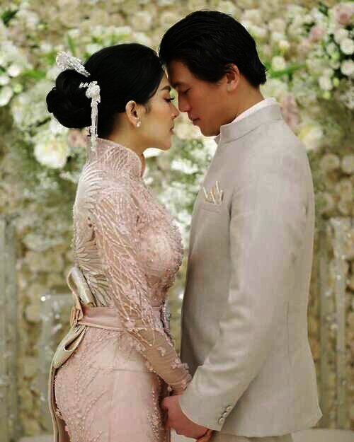 syahrini dan rheino barack