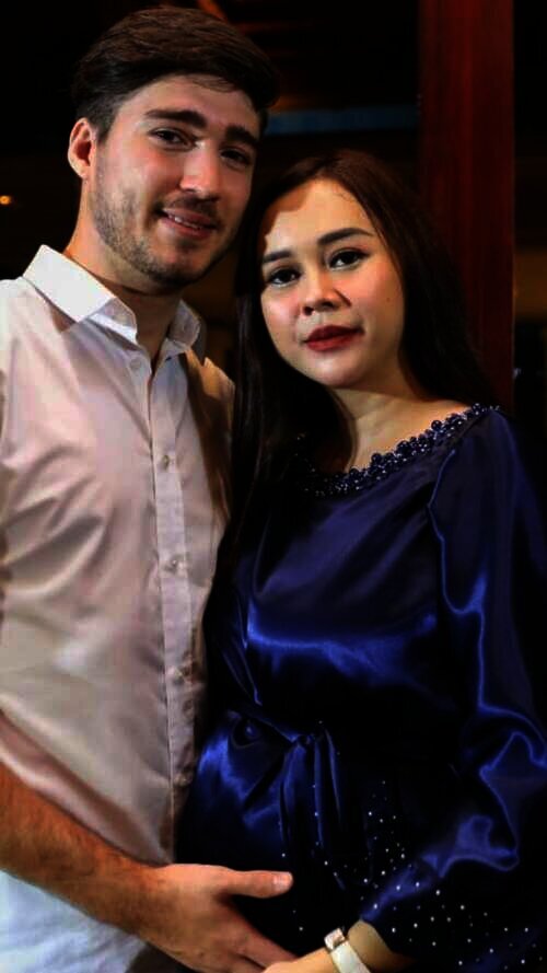 Cerita Aura Kasih Jalani Puasa Bersama Suami Mualaf