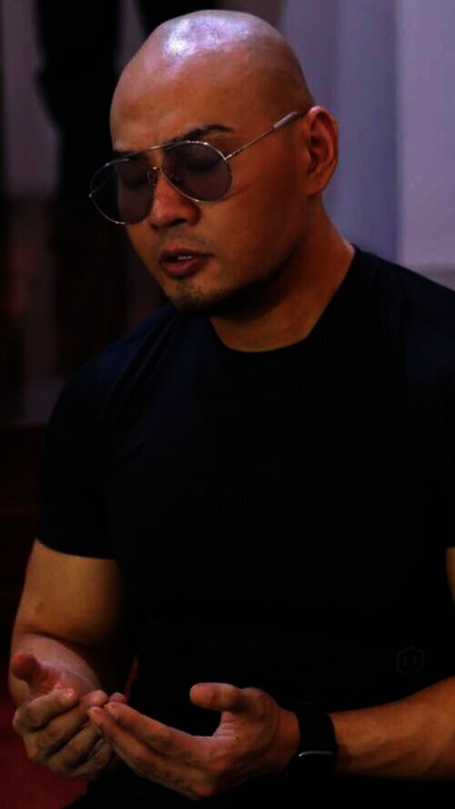 Deddy Corbuzier Tanggapi Video Wanita Bawa Anjing Ke Masjid