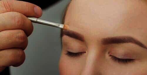 Memakai Concealer