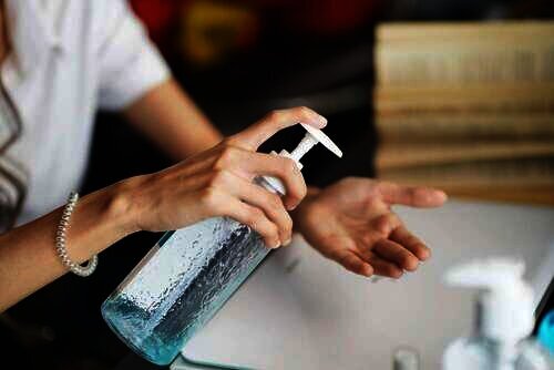 ilustrasi hand sanitizers