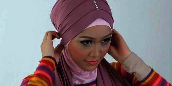 Cara Sederhana Atasi Rambut Rontok buat Hijabers | Dream.co.id