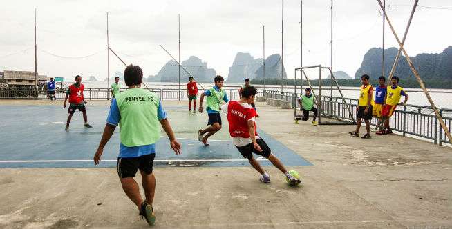 Lapangan Bola Apung