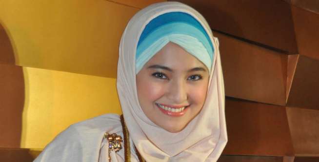 Resmi Tanggalkan Hijab