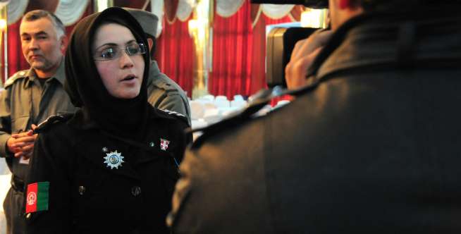 Zainab, Perwira Polisi Cantik dari Afghanistan