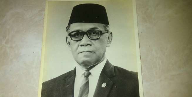 Kaos Kaki Bolong Sri Sultan HB IX